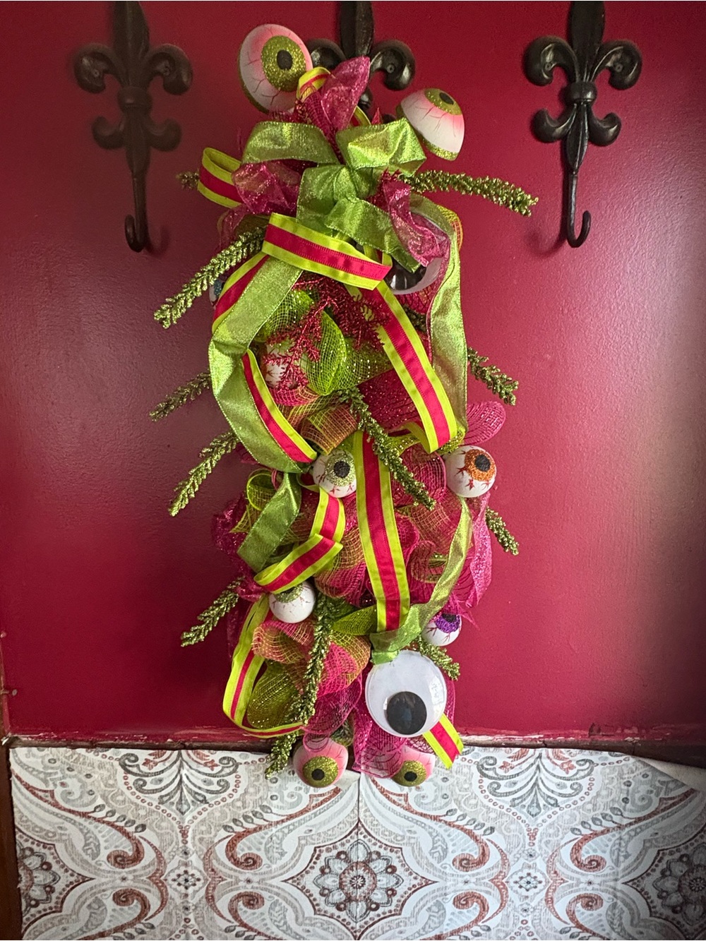 Neon Green & Hot Pink Eyeball Halloween Garland - Home Holiday Decoration